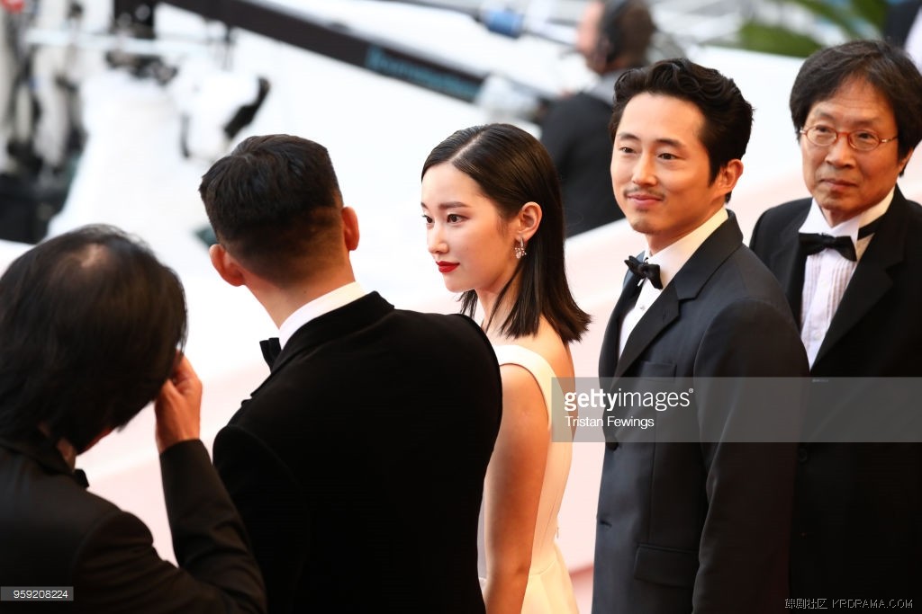 director-changdong-lee-actor-ahin-yoo-actress-jongseo-jeon-actor-picture-id959208224.jpg