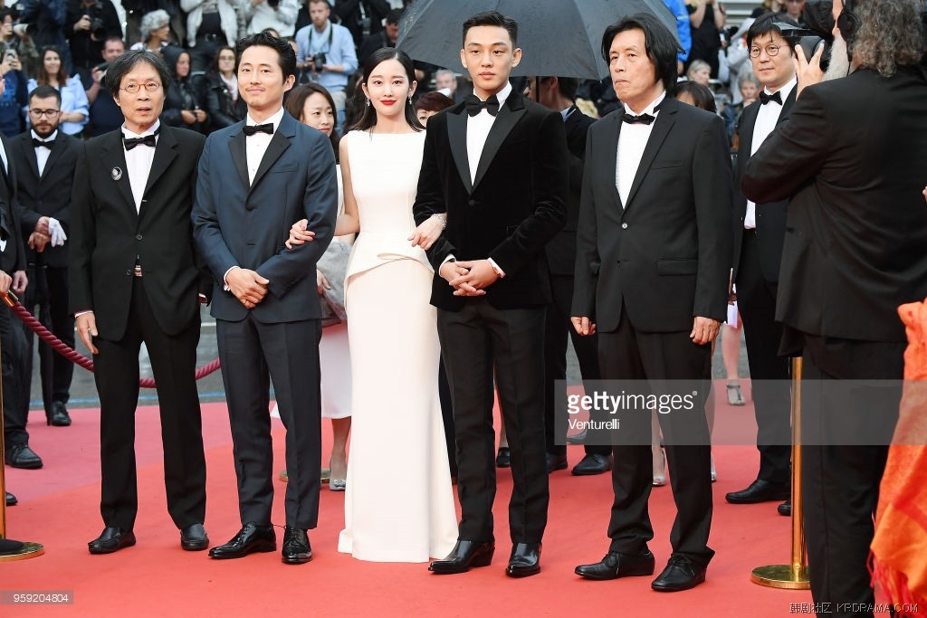 executive-producer-jundong-lee-actor-steven-yeun-actress-jongseo-jeon-picture-id.jpg