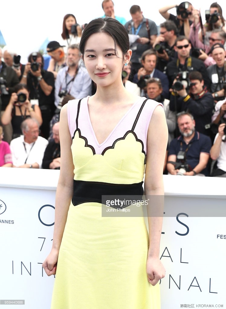 actress-jongseo-jeon-attends-burning-photocall-during-the-71st-annual-picture-id.jpg