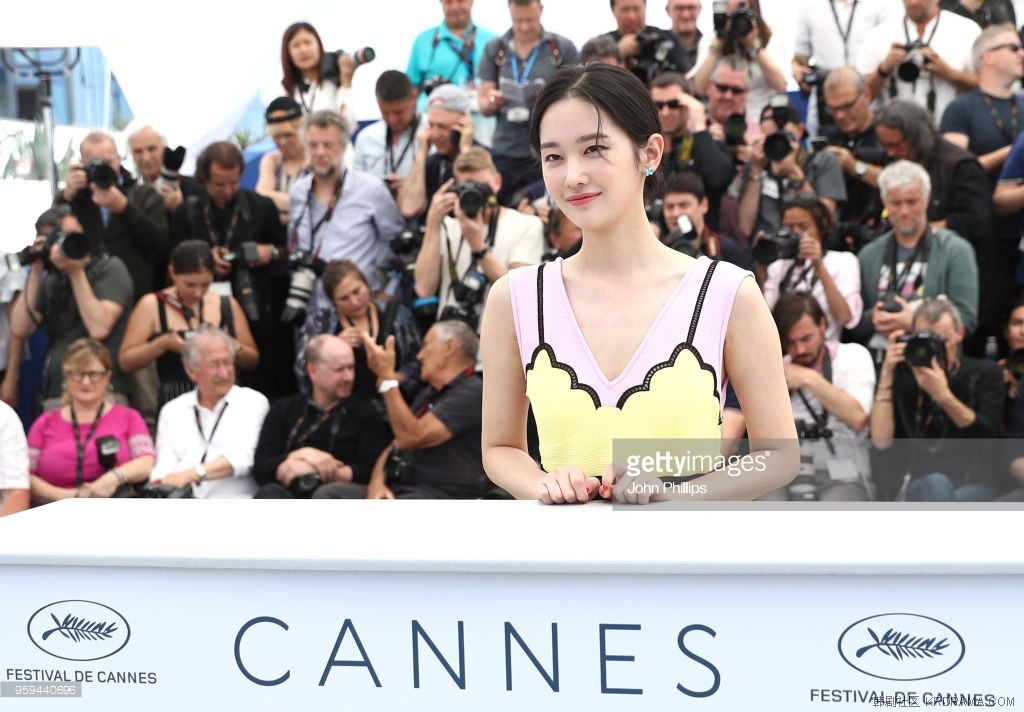 actress-jongseo-jeon-attends-burning-photocall-during-the-71st-annual-picture-id.jpg