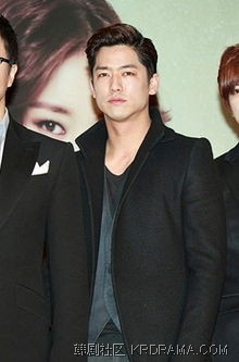 220px-Lee_Yong-woo_(South_Korean_actor)_from_acrofan.jpg