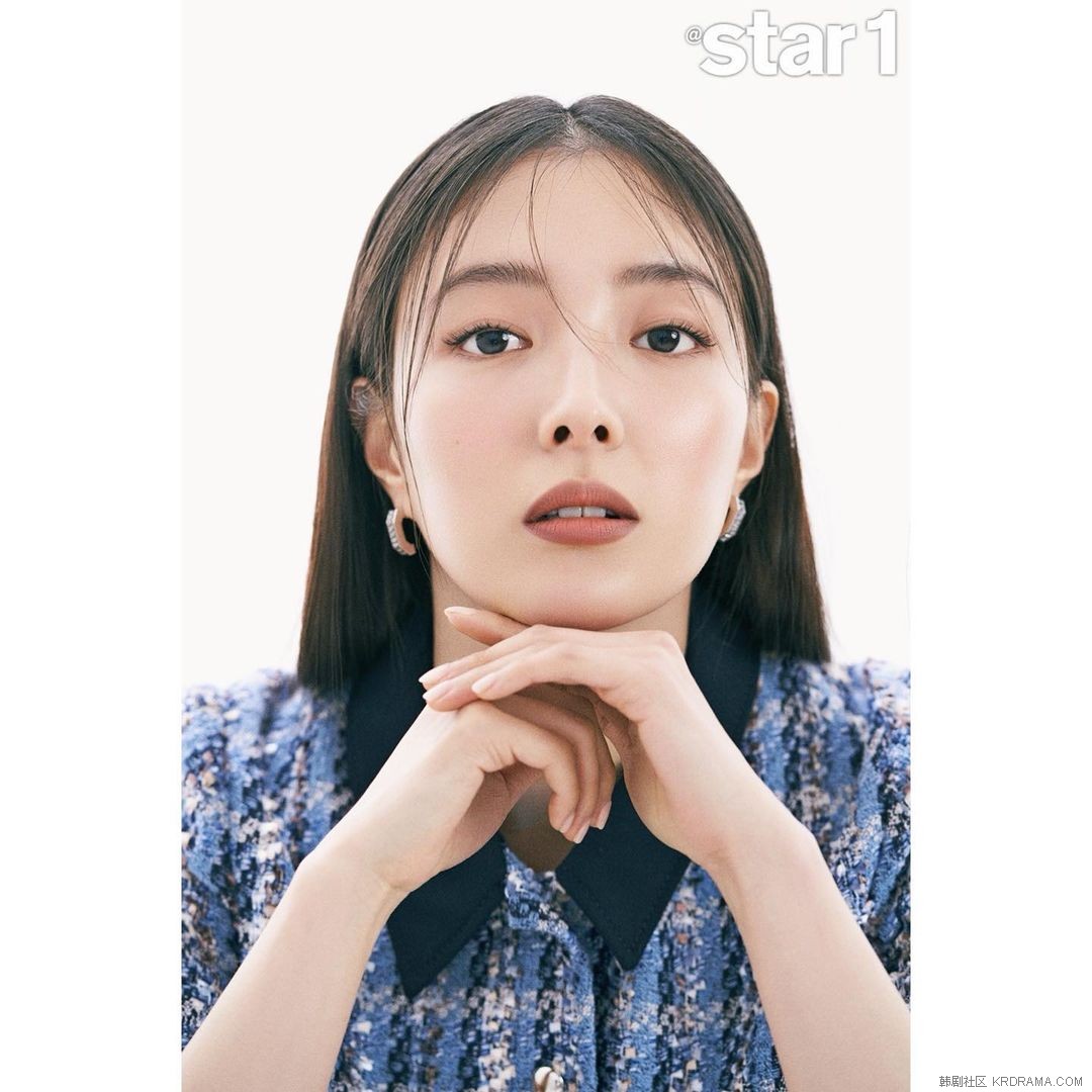 atstar1magazine~p~CZJBCiZPnz0~2.jpg