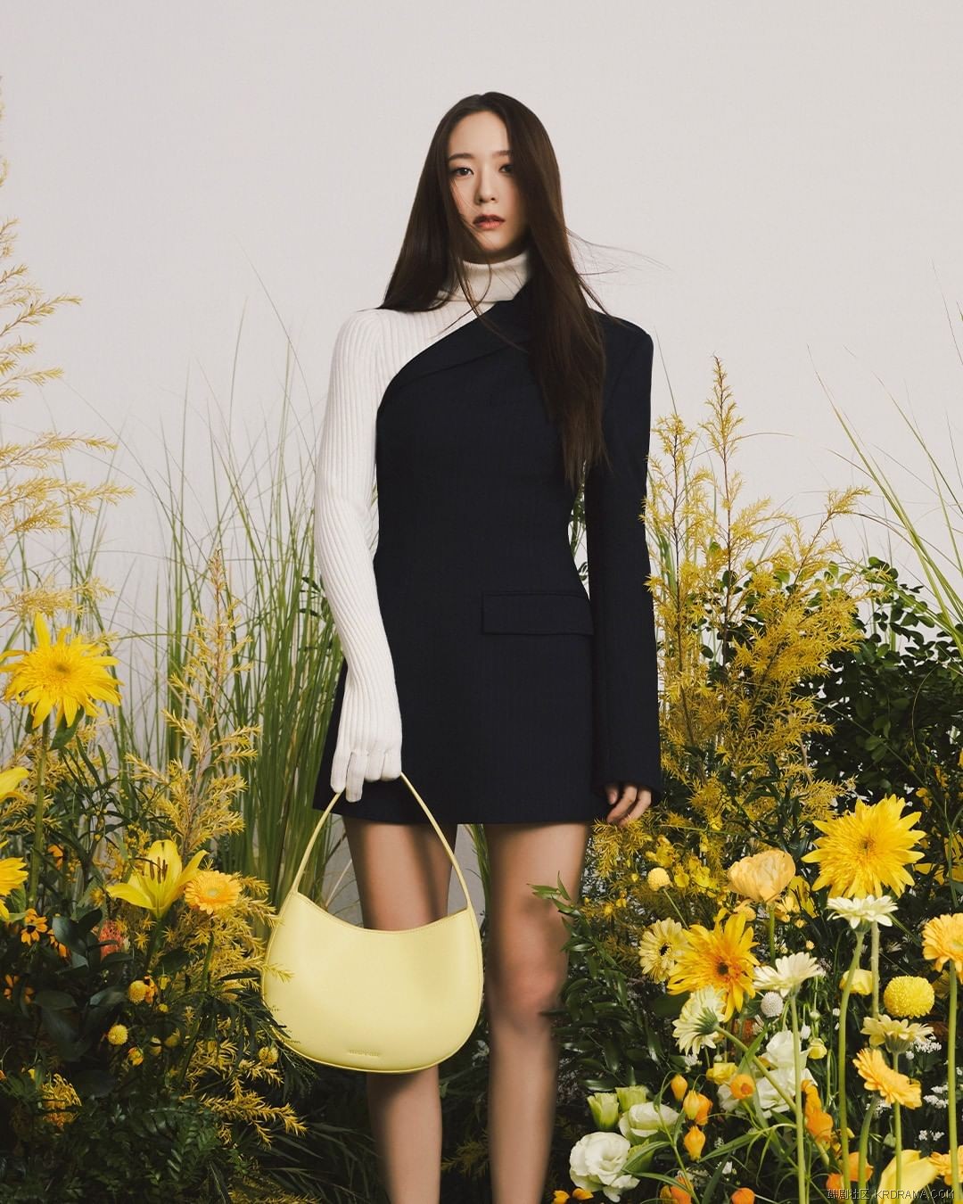 voguekorea~p~CZIx6vtAsBg~4.jpg