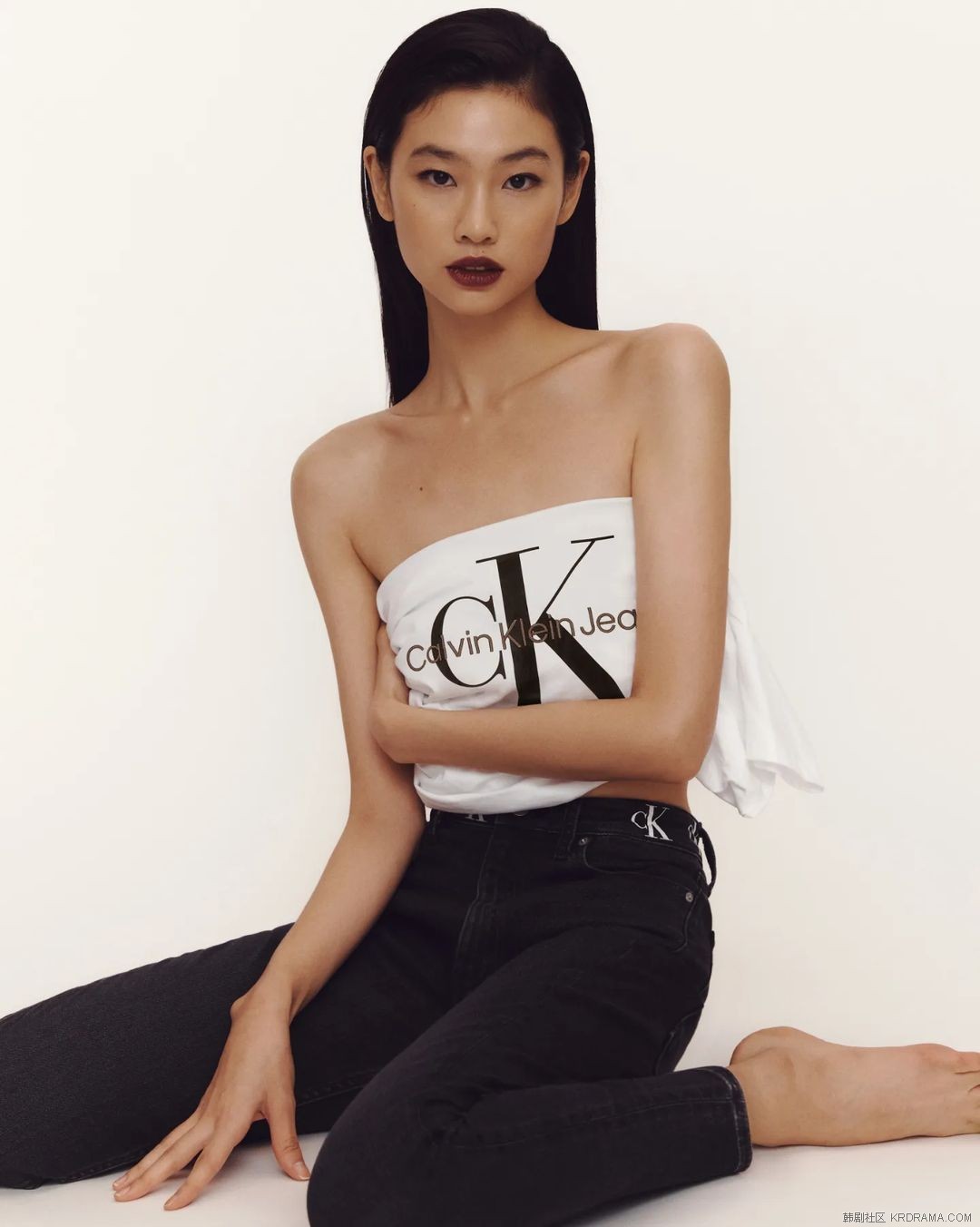 harpersbazaarkorea~p~CZOJPDrL9kb~1.jpg