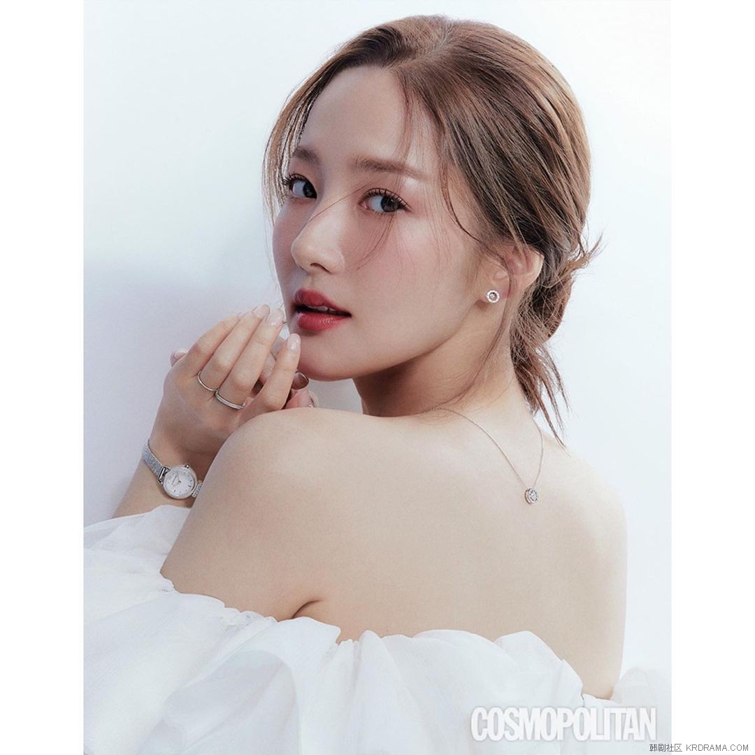 cosmopolitankorea~p~CaN-4t4PRph~1.jpg