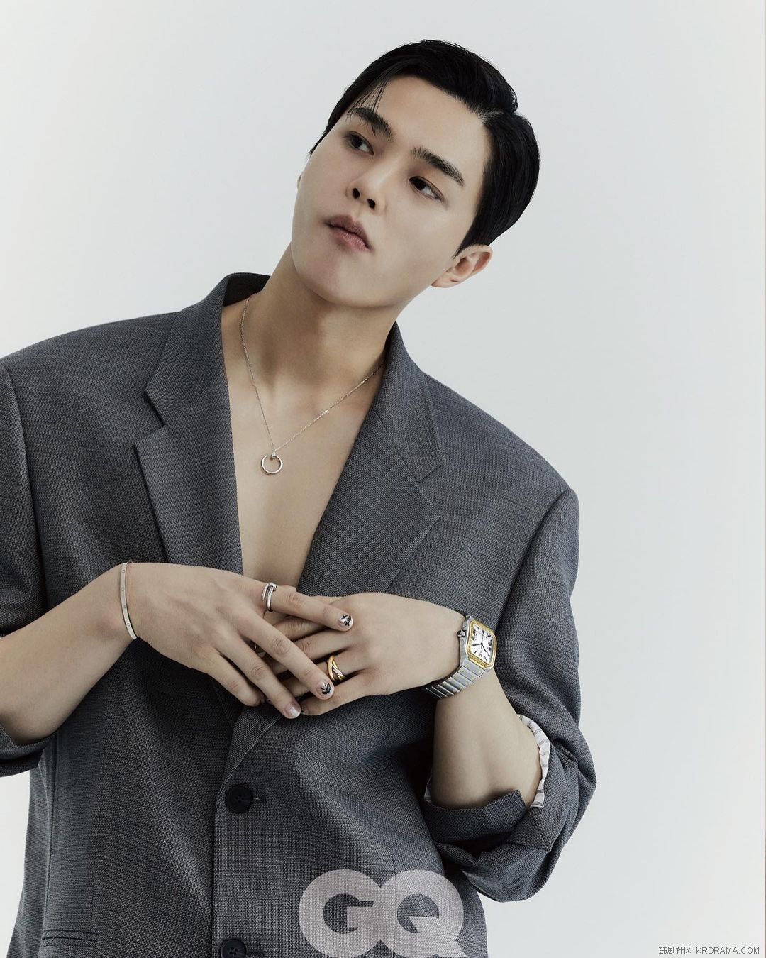 gq_korea~p~CaTc7wHPdUe~4.jpg