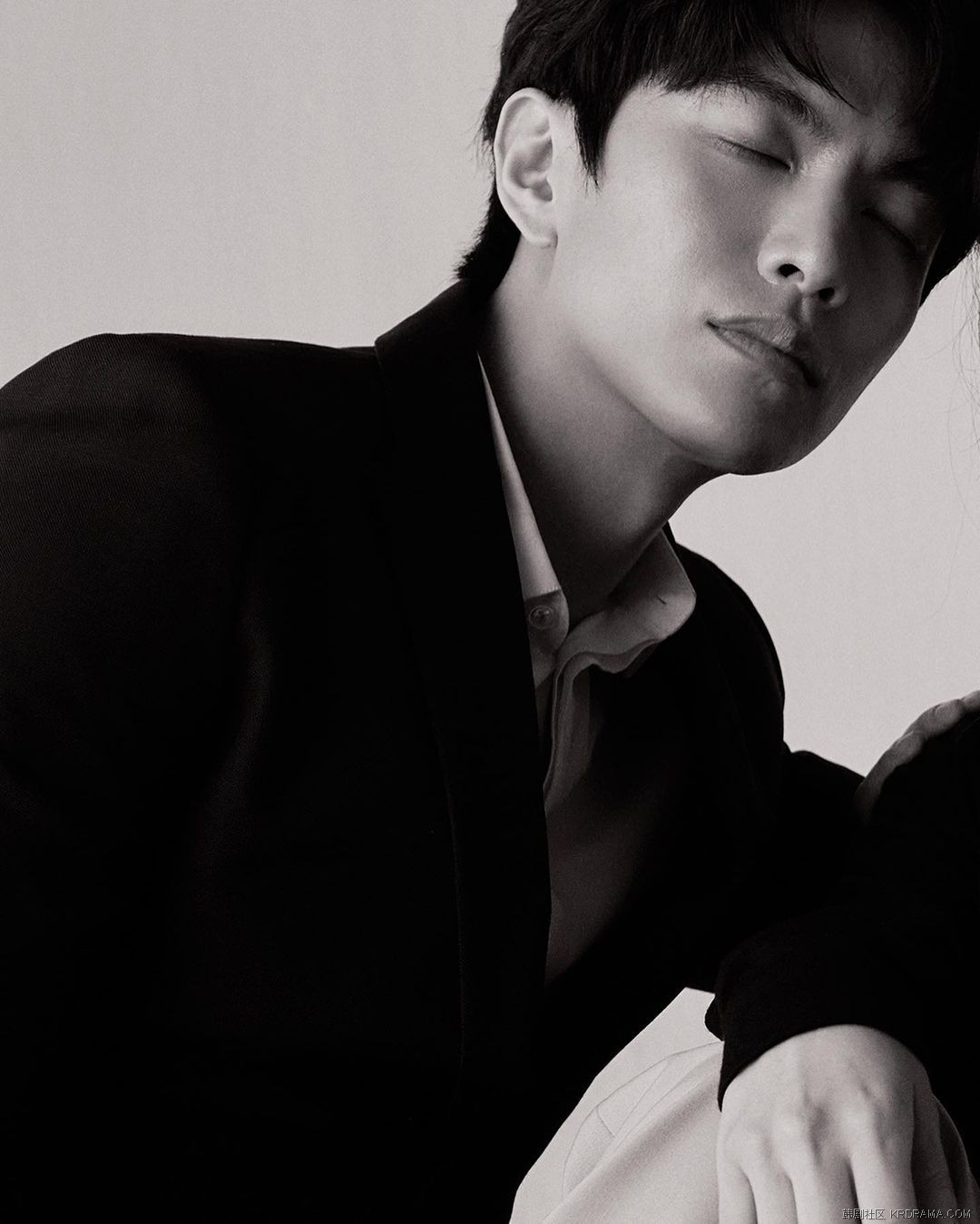 ellekorea~p~CbjN2rzByen~2.jpg