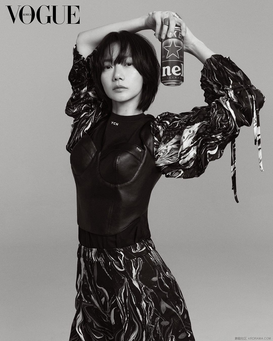 voguekorea~p~Cbe-6q5NmPh~1.jpg