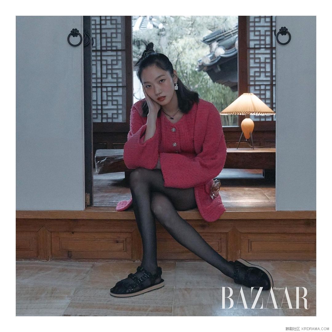 harpersbazaarkorea~p~CbwyPfArgbF~1.jpg