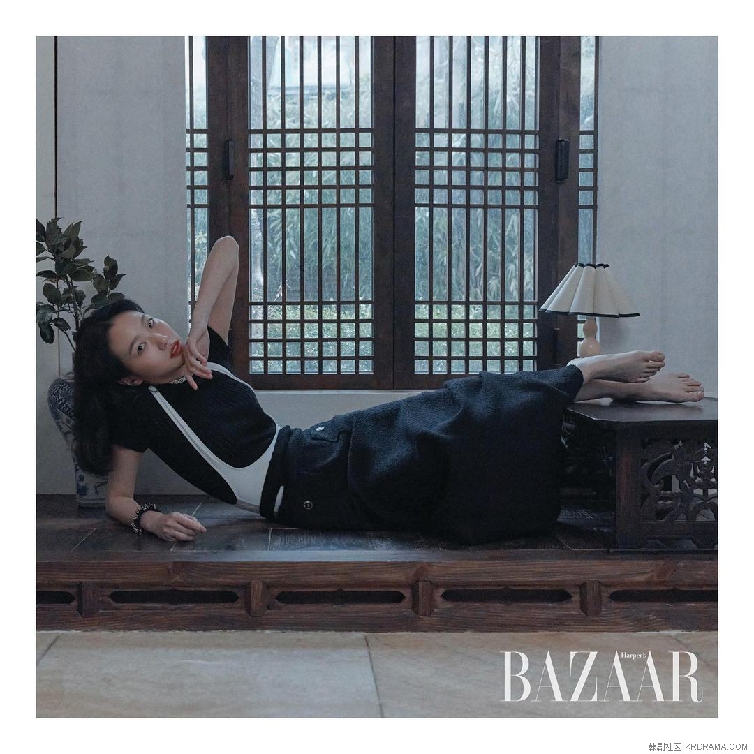 harpersbazaarkorea~p~CbwyPfArgbF~4.jpg