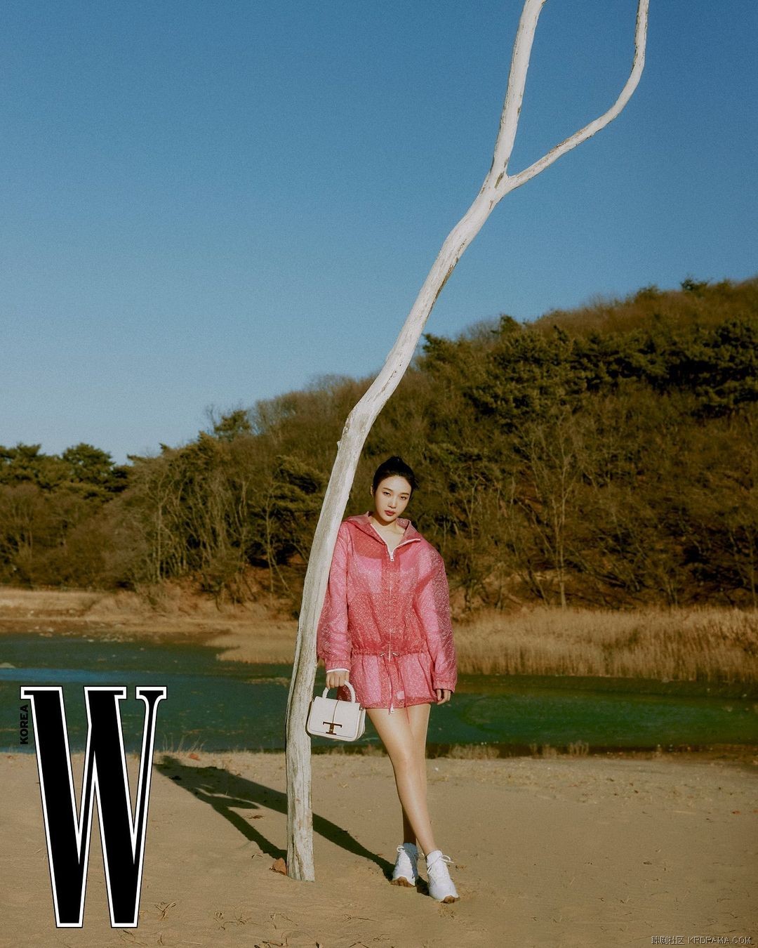 wkorea~p~Cb_Yt-2vred~2.jpg