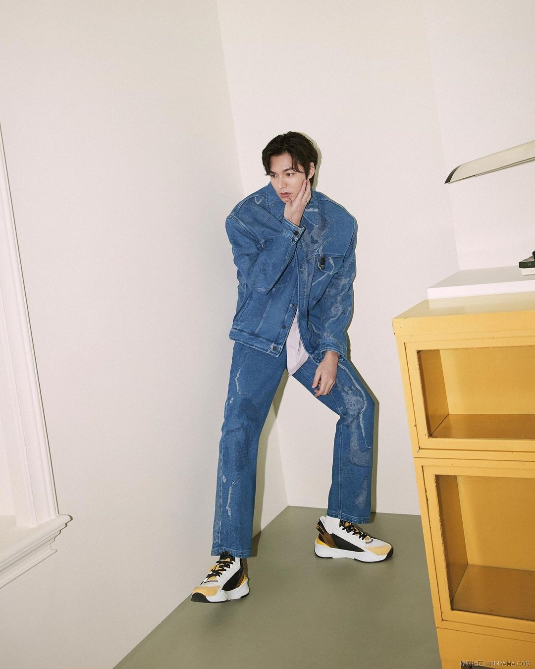 dazedkorea~p~Cb8z1NQJKrv~3.jpg