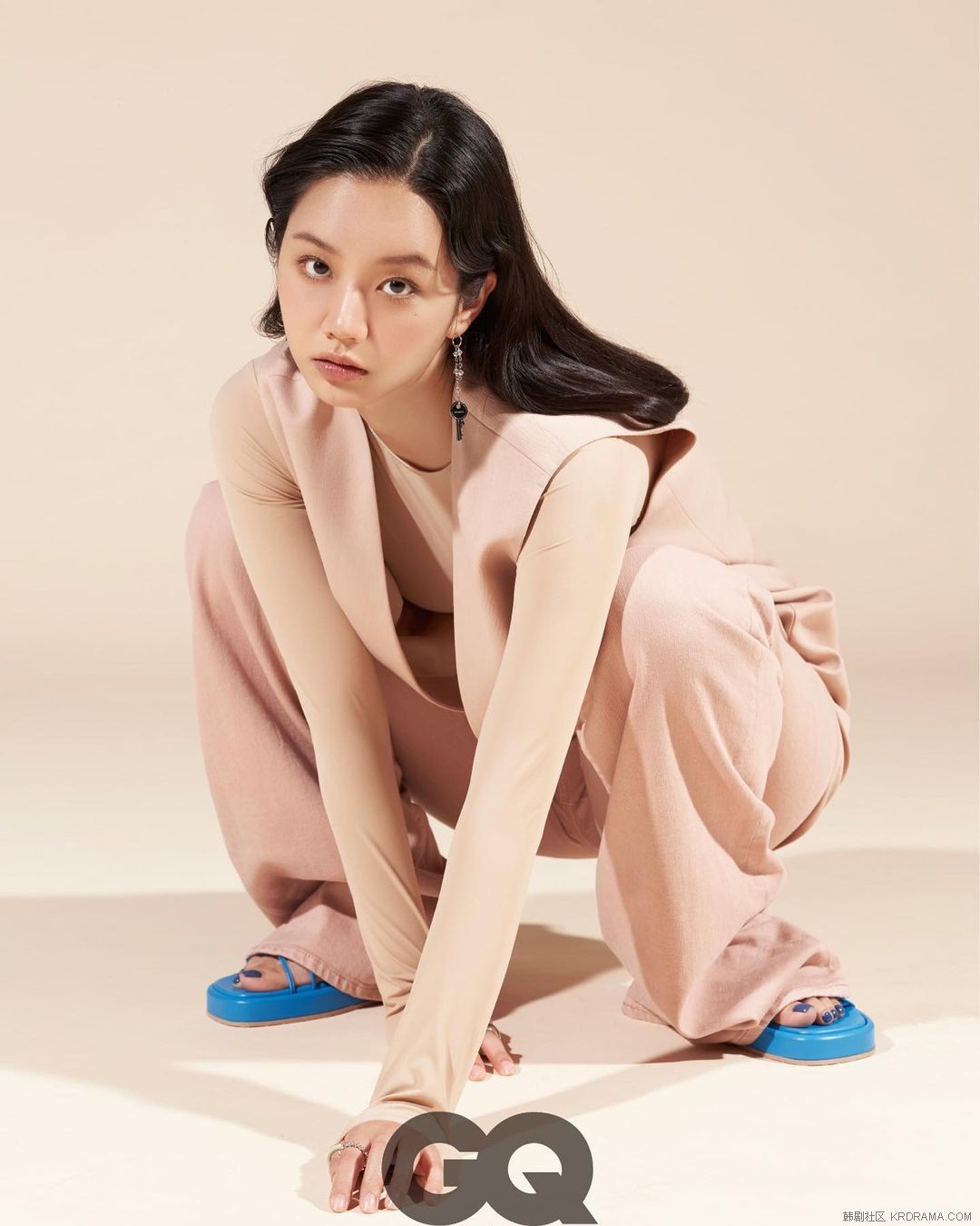 gq_korea~p~CcoewkCvCkj~2.jpg