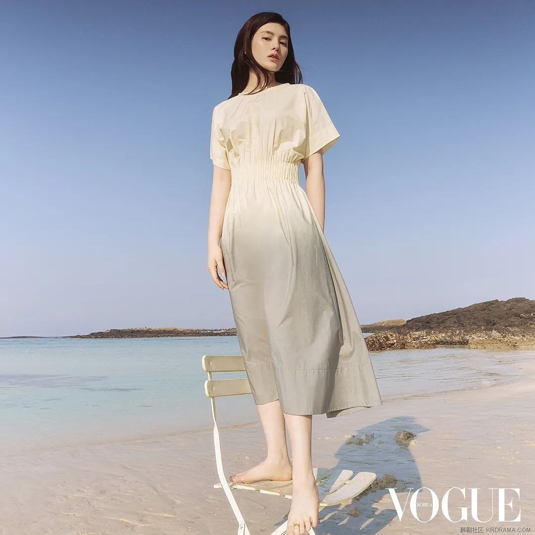 voguekorea~p~CcmOeA-JzIY~2.jpg