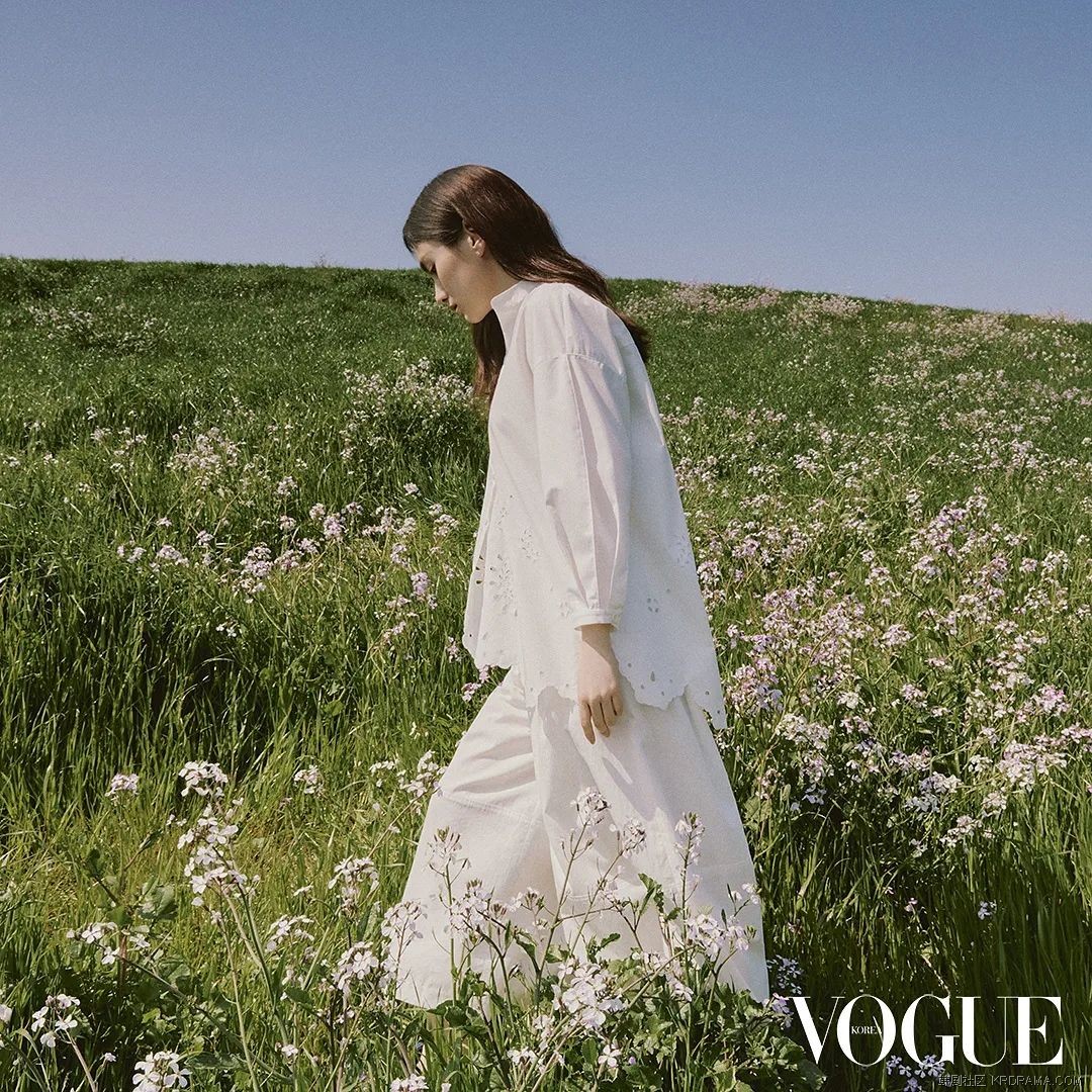 voguekorea~p~CcmOeA-JzIY~4.jpg