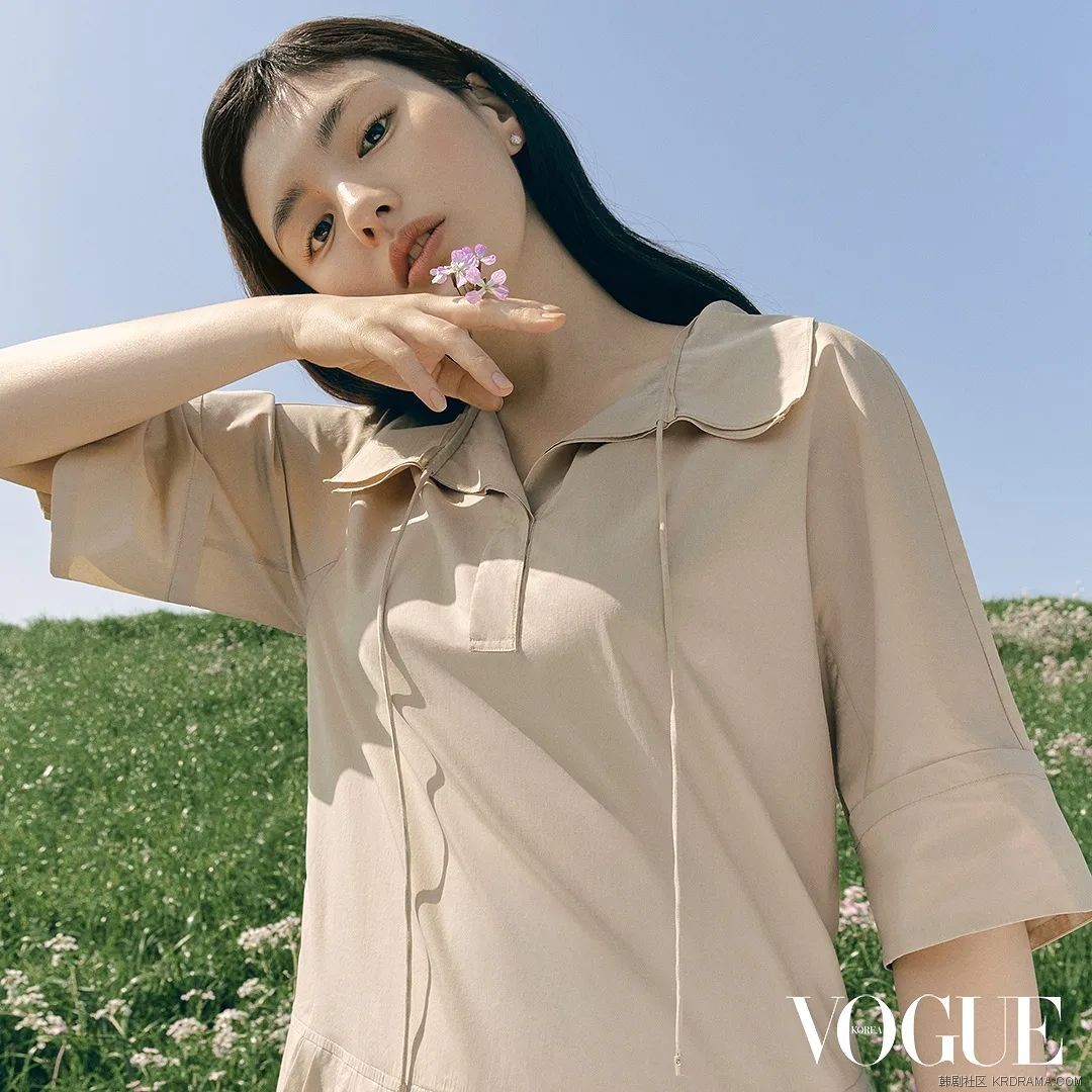 voguekorea~p~CcmOeA-JzIY~5.jpg