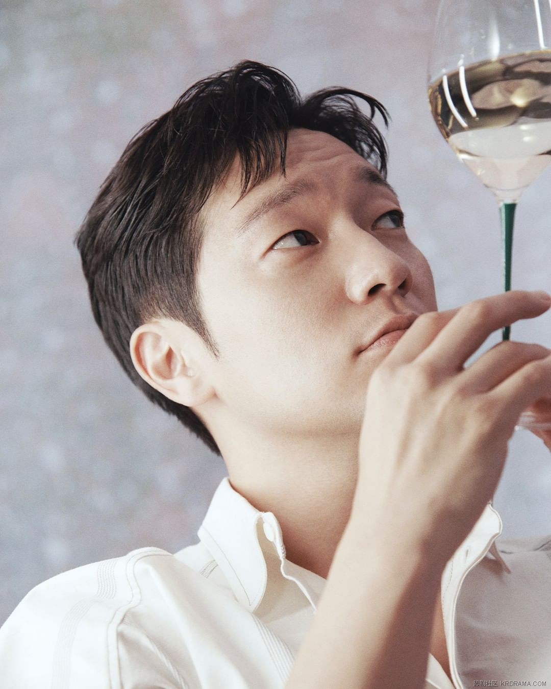 voguekorea~p~CfEJ83dD7zi~2.jpg