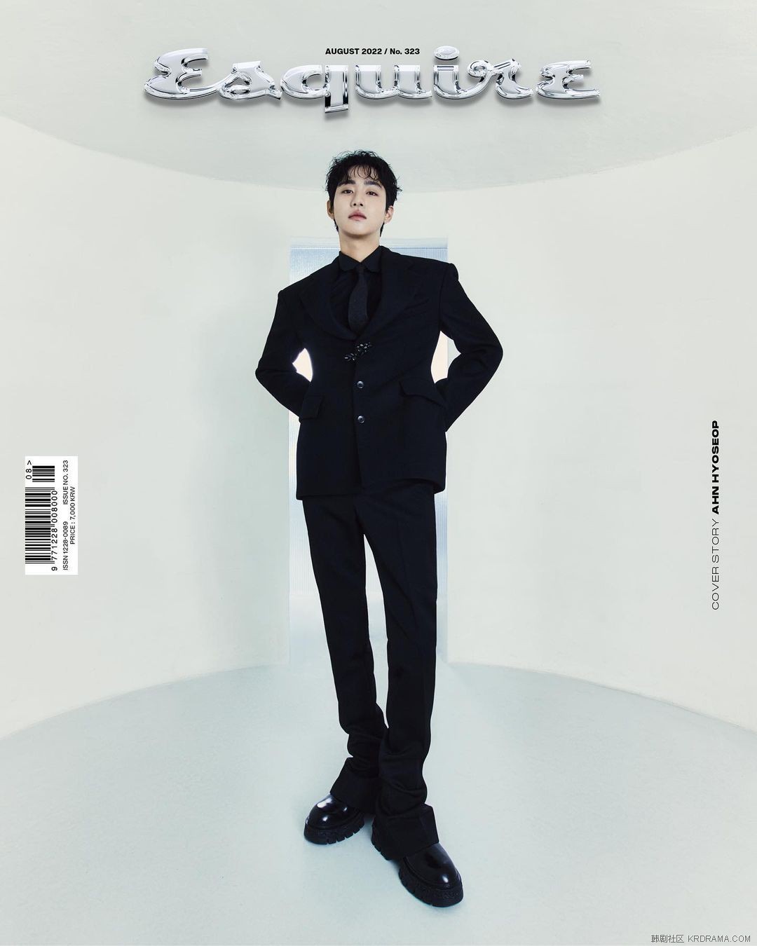 esquire.korea~p~CgBkxUjvJKC~1.jpg