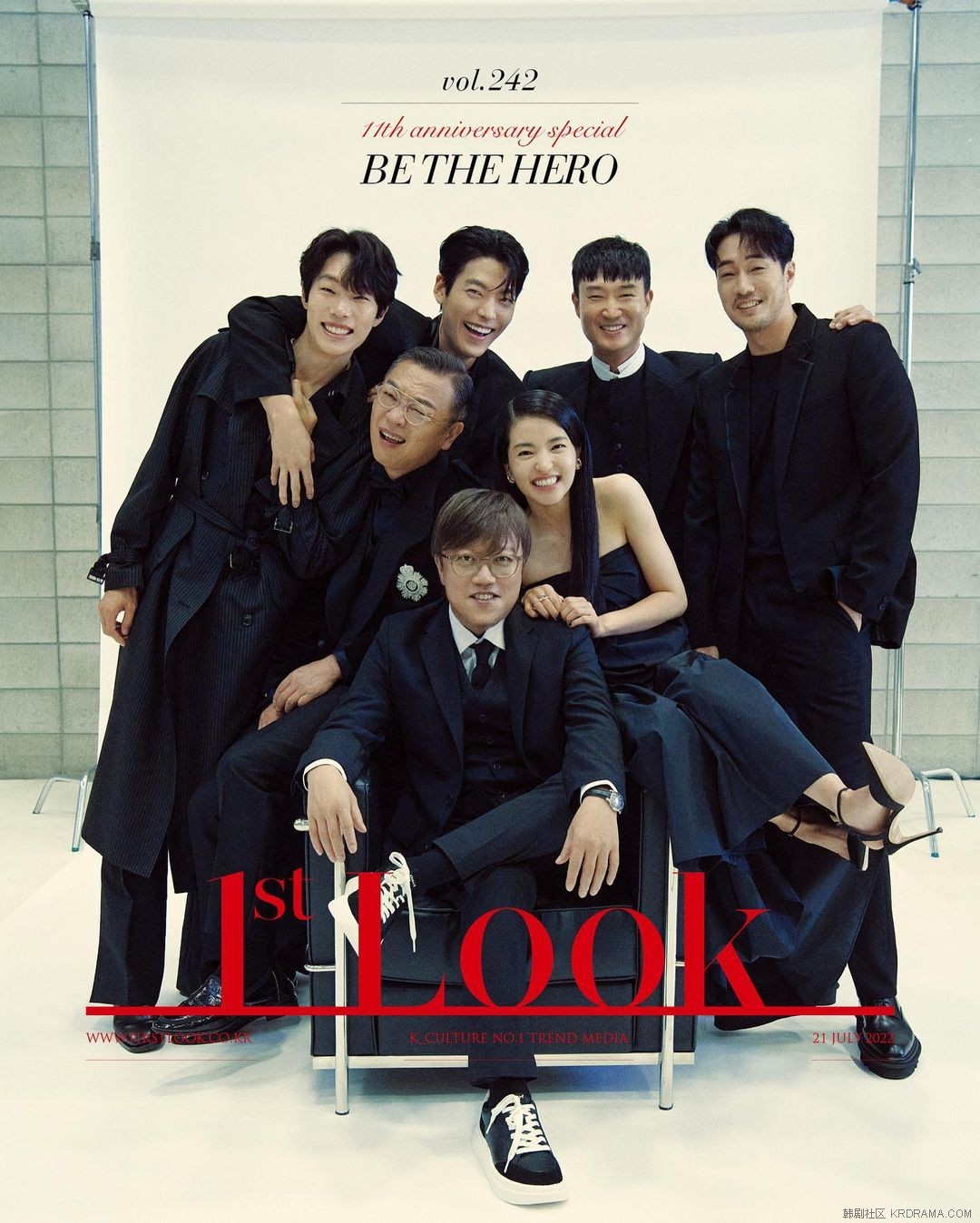 1stlookofficial~p~CgNwENsv2Su~1.jpg