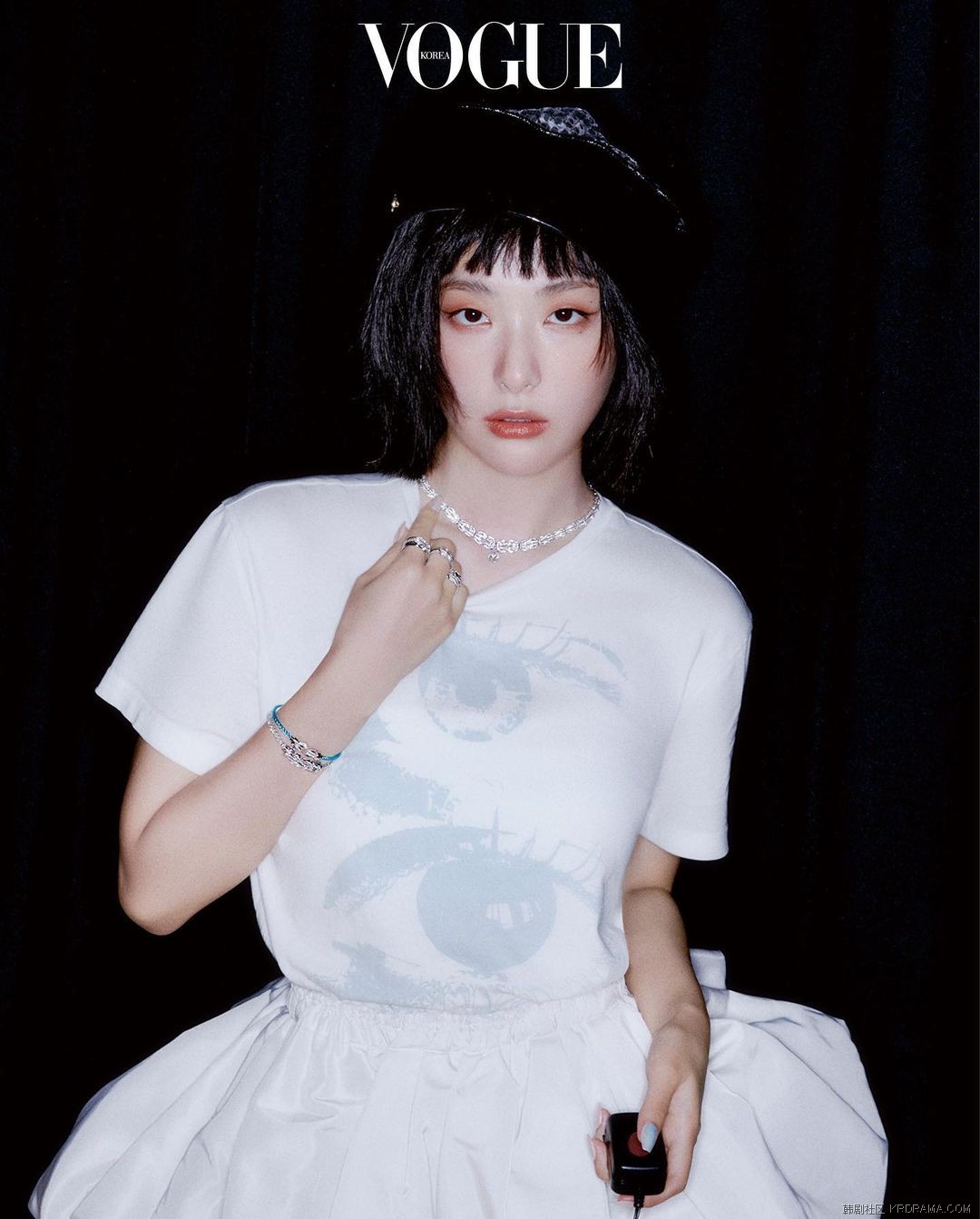 voguekorea~p~CglzhYPpjsT~5.jpg