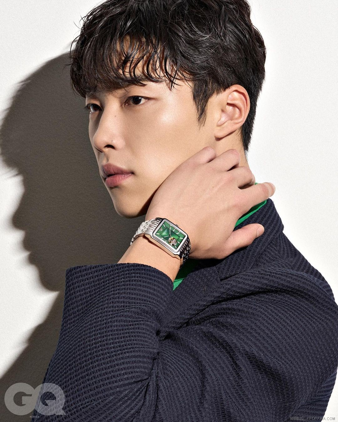 gq_korea~p~Cj46UC0SP-e~2.jpg