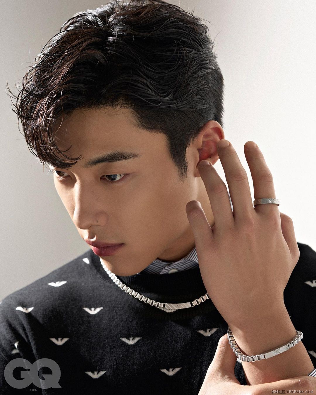 gq_korea~p~CjzyVHXvC7P~2.jpg