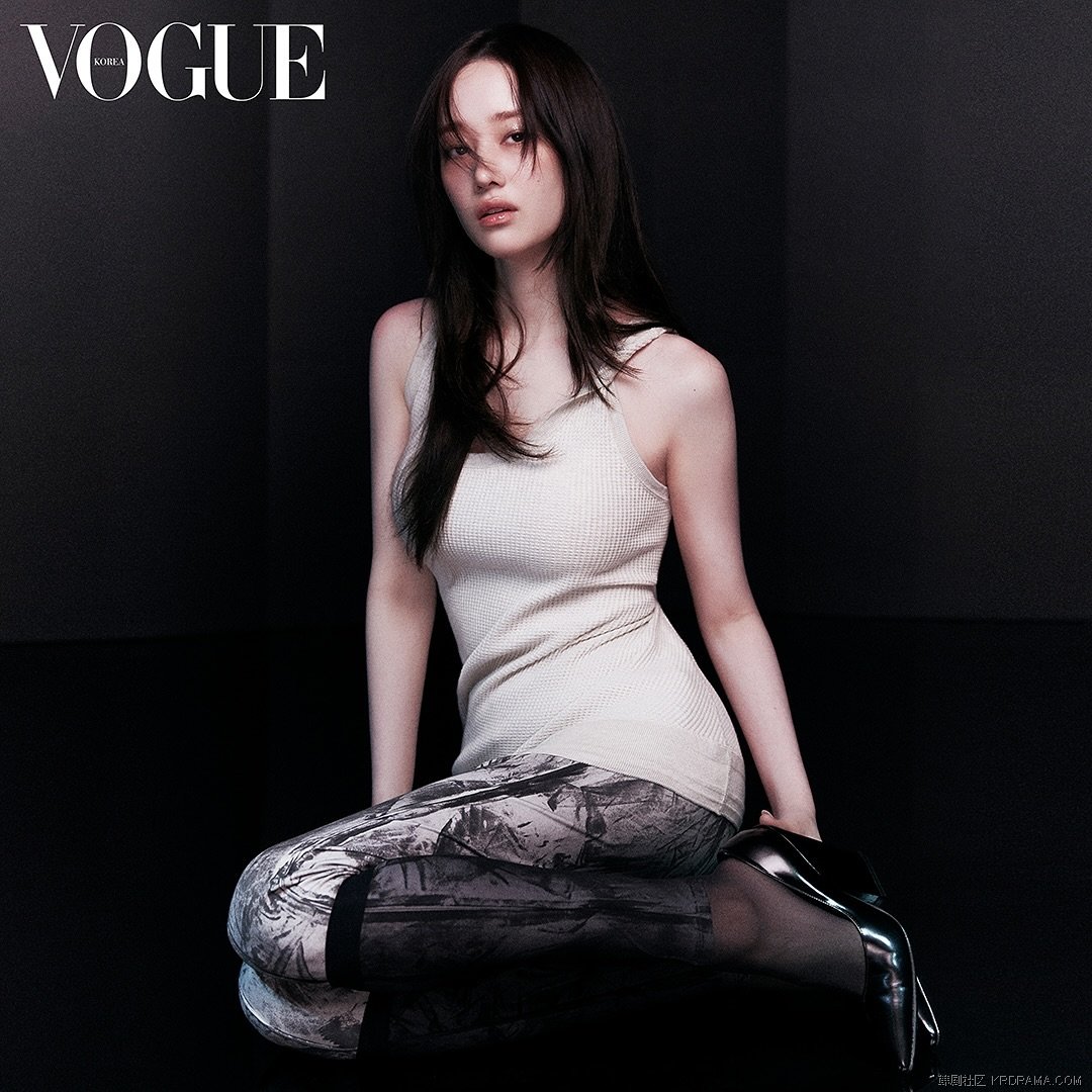 voguekorea_1729688689223.jpg