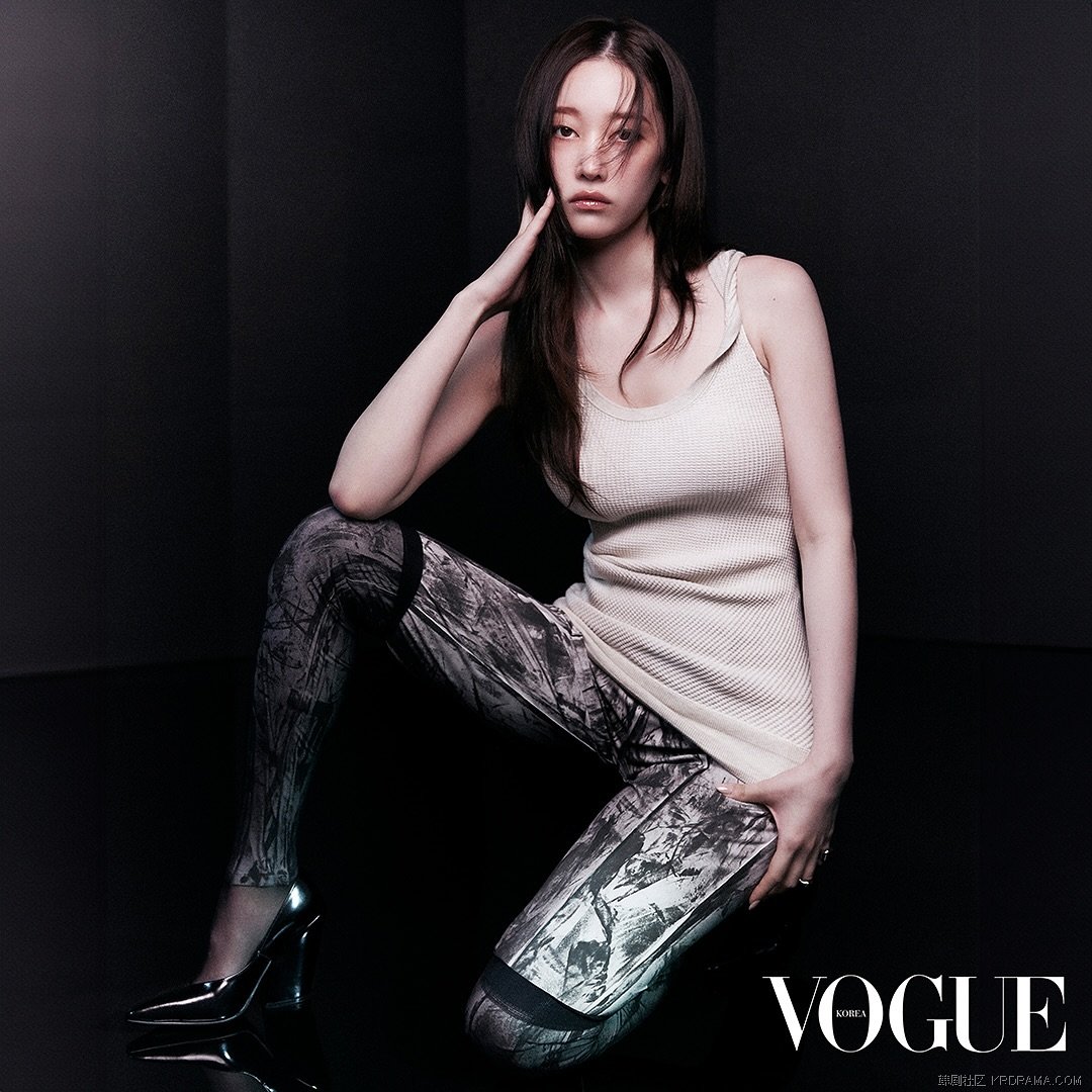 voguekorea_1729688710580.jpg