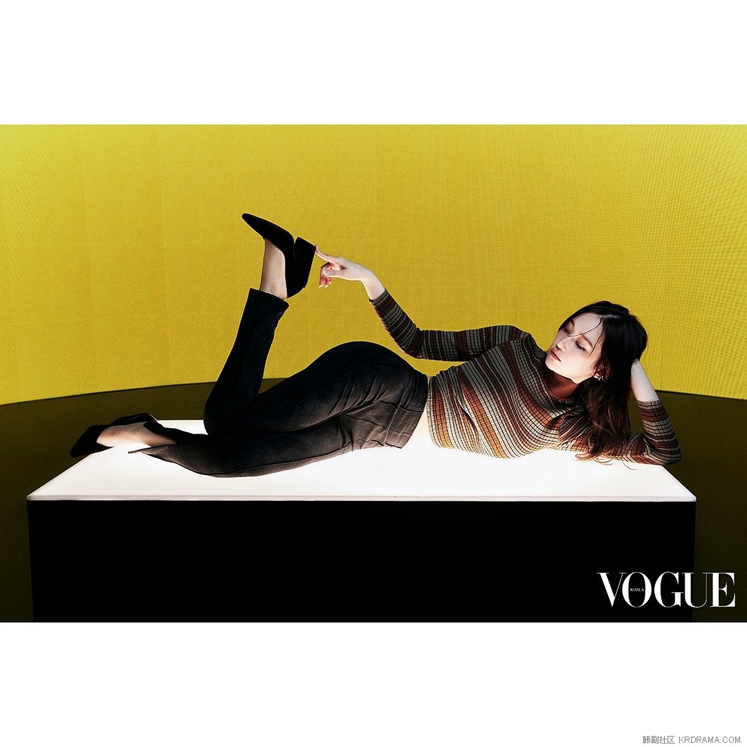 voguekorea_1729688712513.jpg