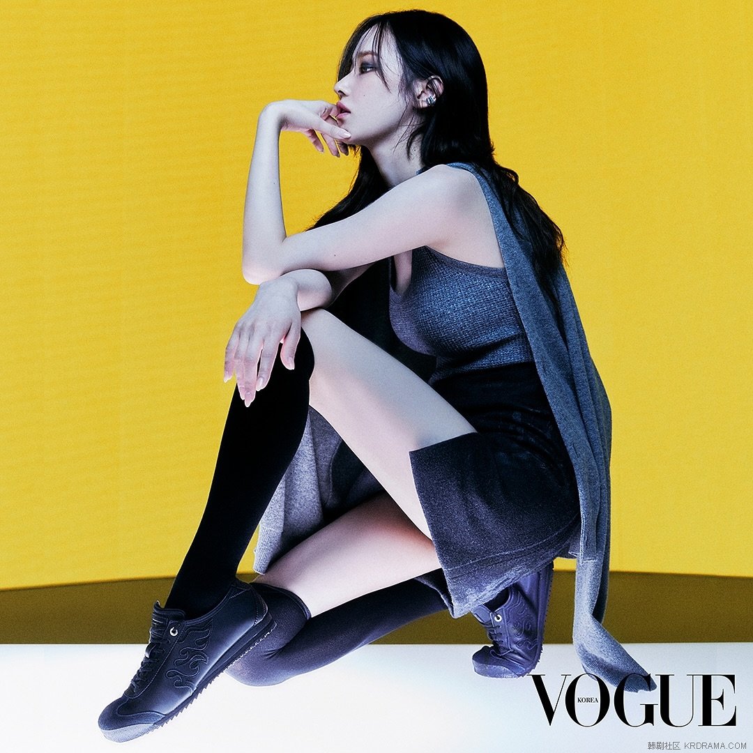 voguekorea_1729688712711.jpg