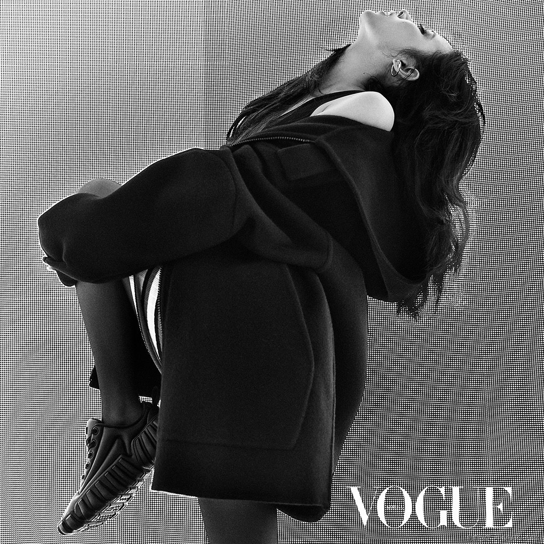 voguekorea_1729688689925.jpg