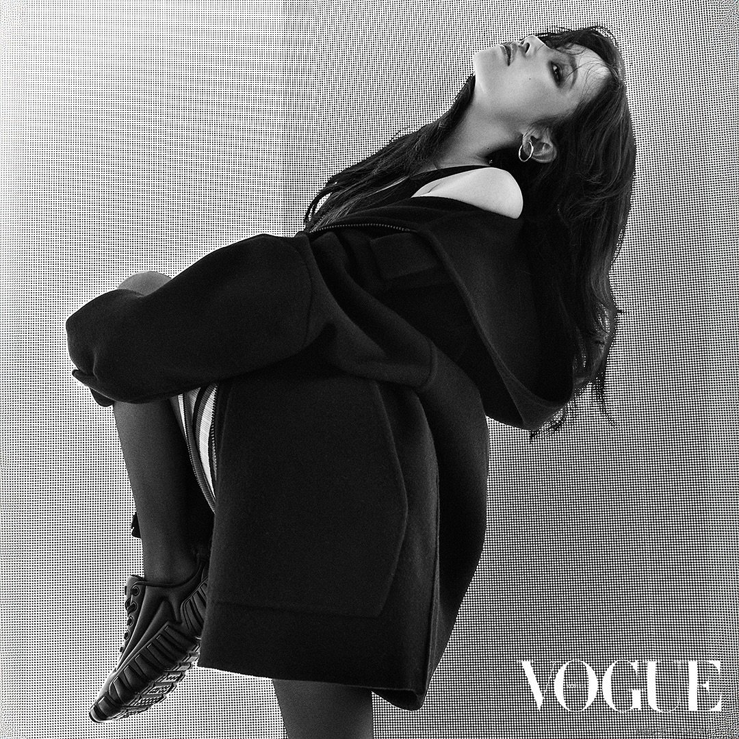 voguekorea_1729688714025.jpg