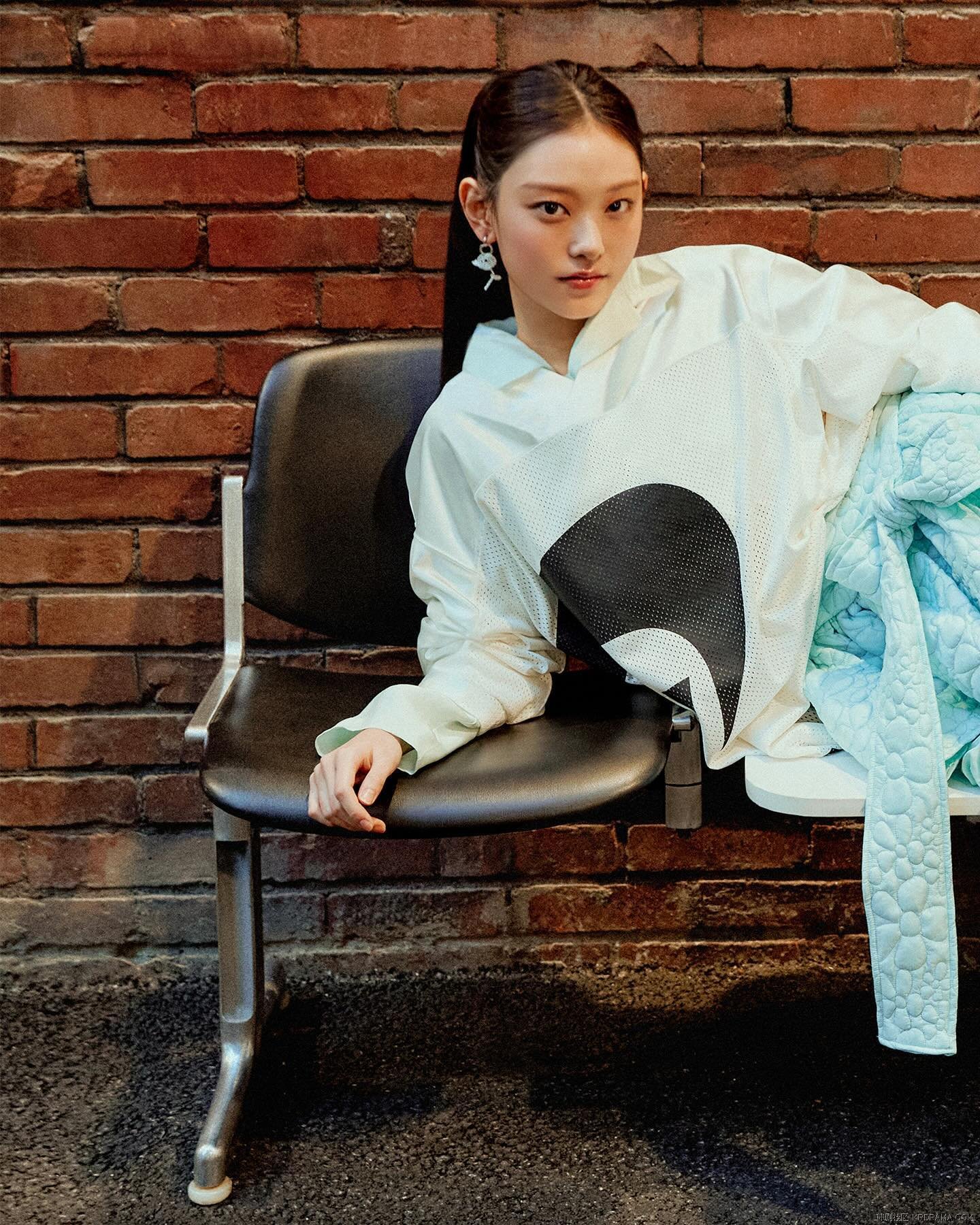 voguekorea_1731302320849.jpg