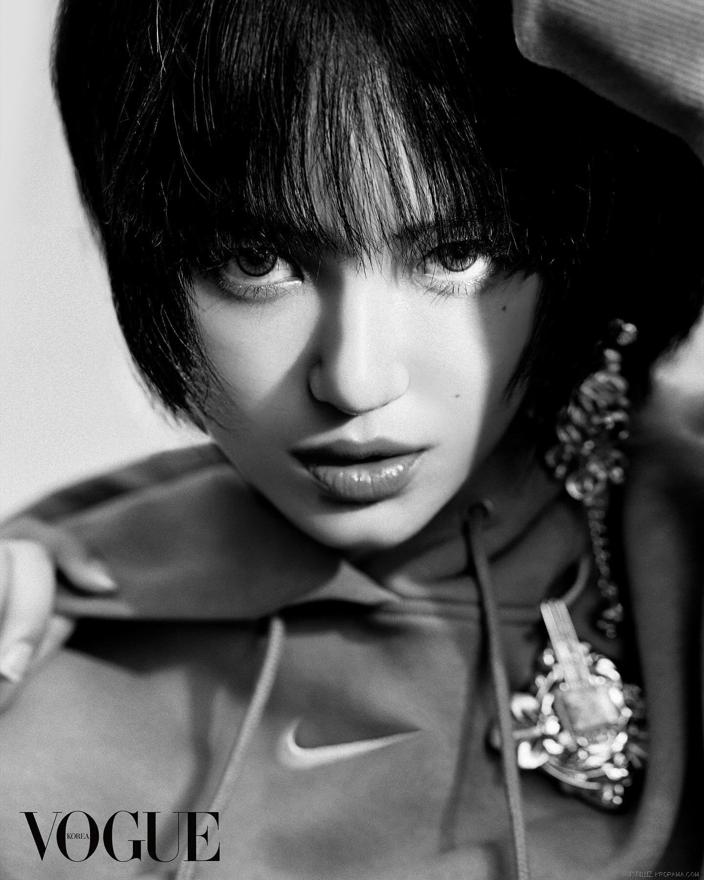 voguekorea_1731302273686.jpg