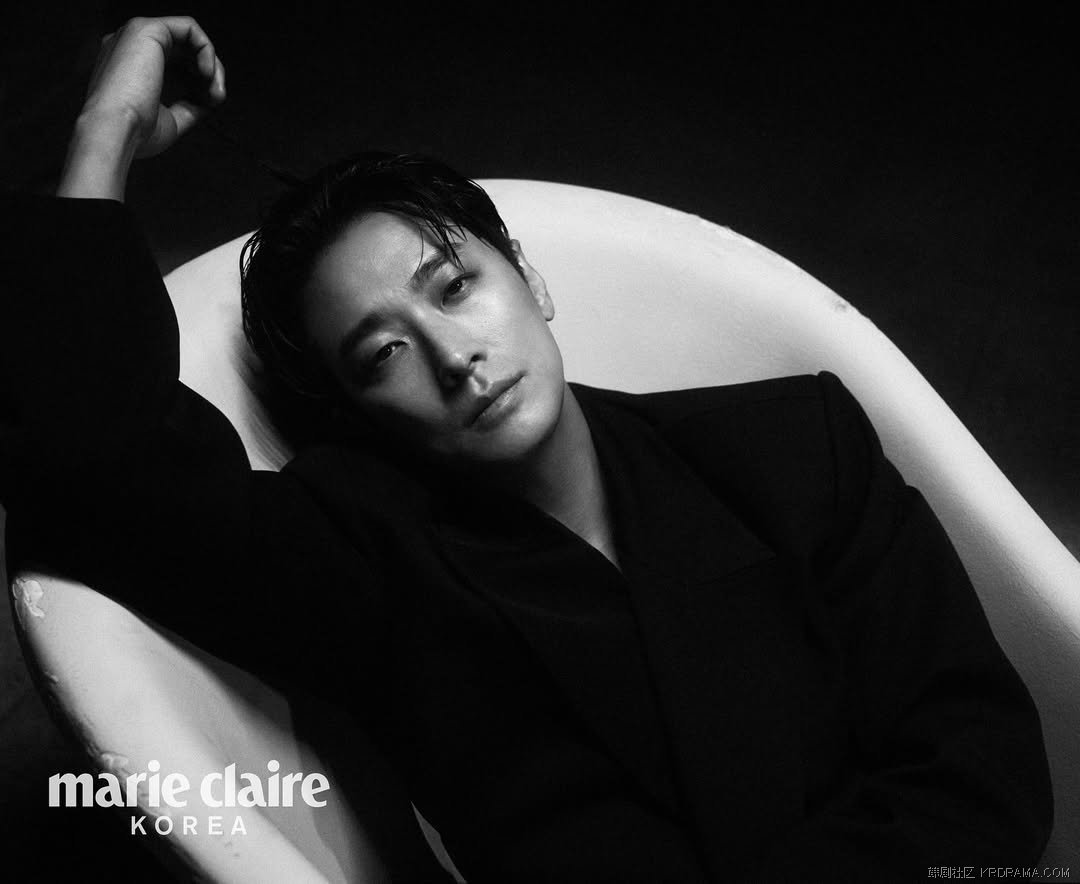 marieclairekorea_1733494268595.jpg