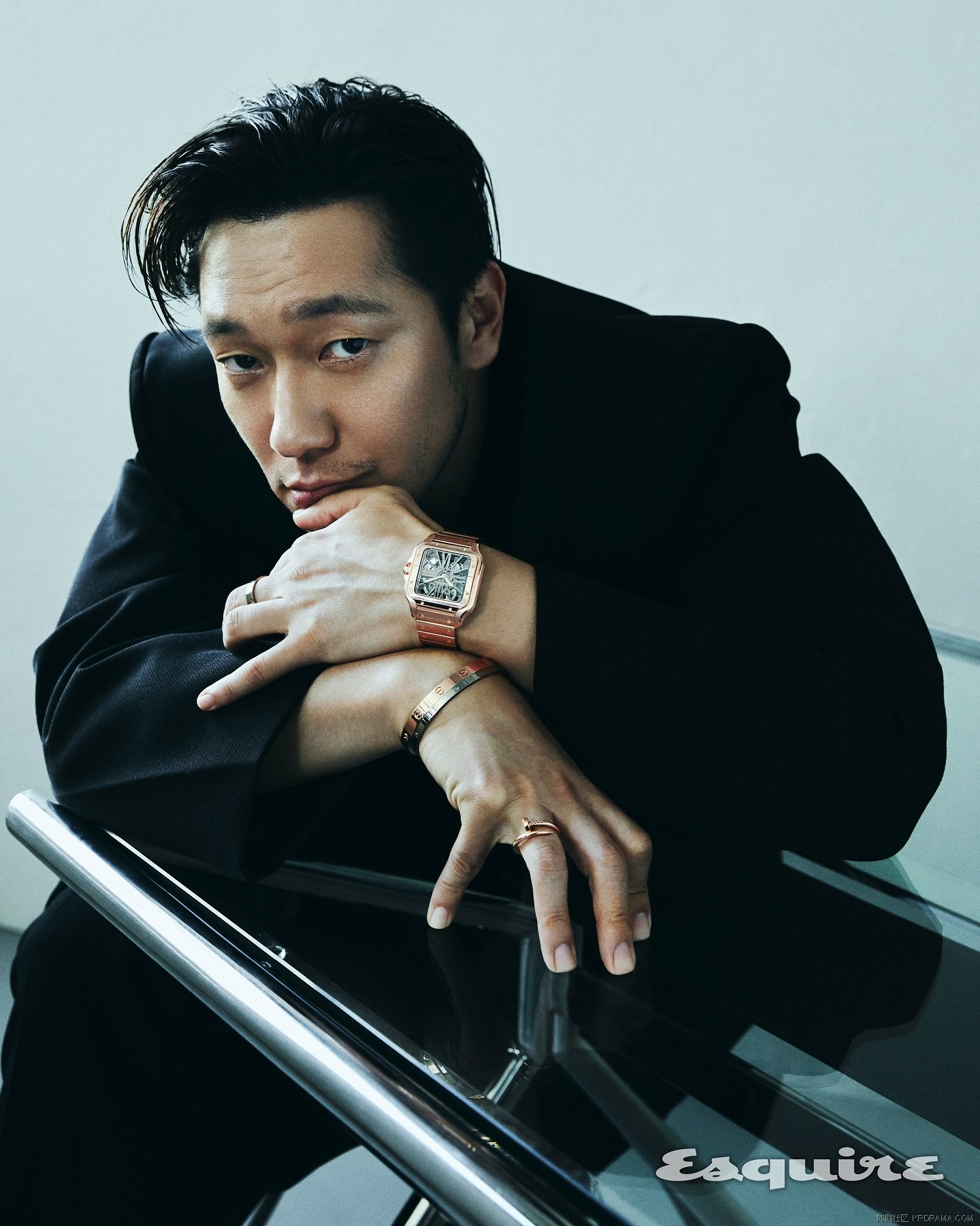 esquire.korea_1734509409088.jpg