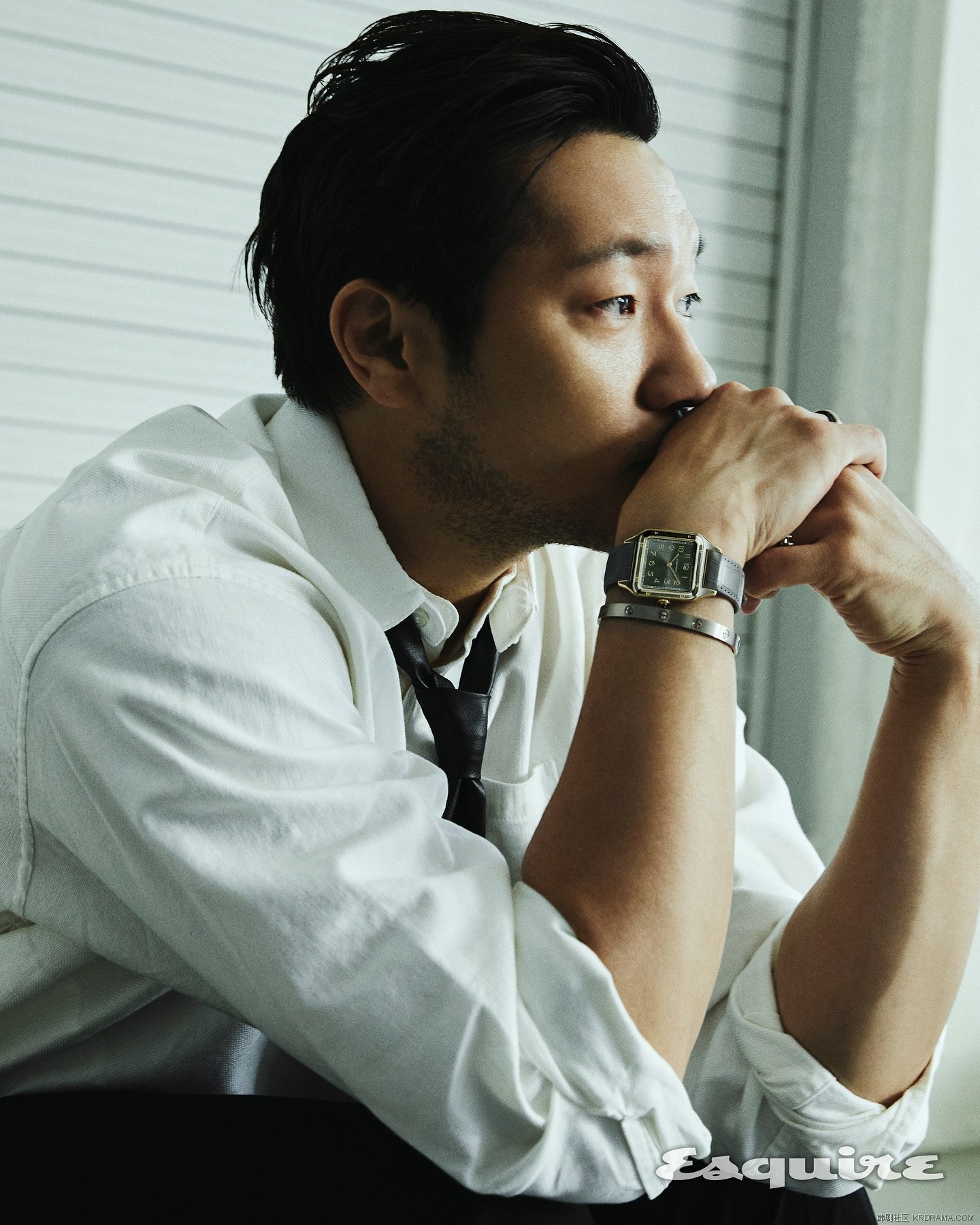 esquire.korea_1734509402128.jpg