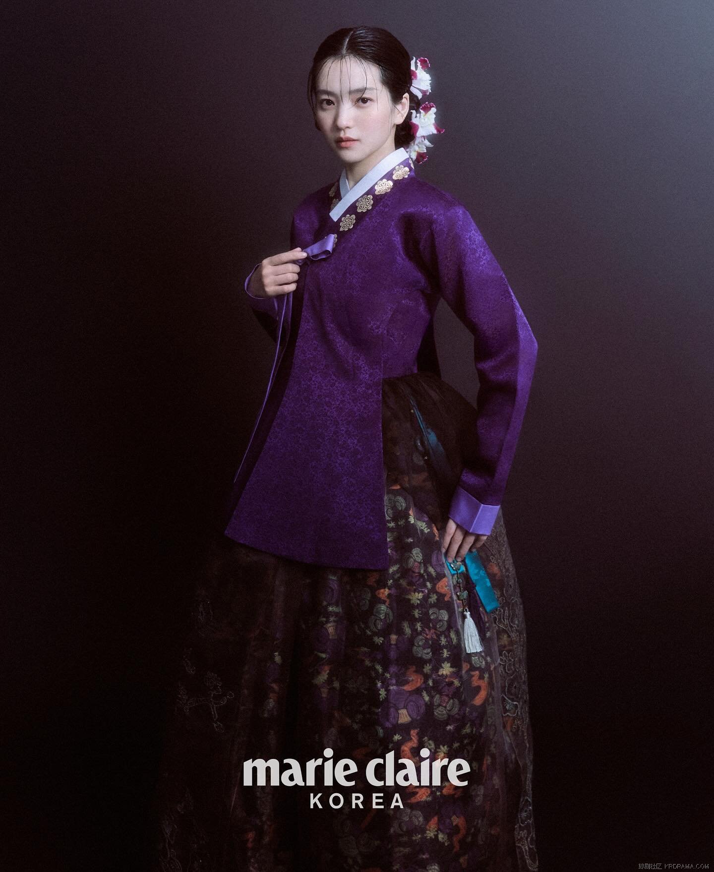 marieclairekorea_1735141730136.jpg