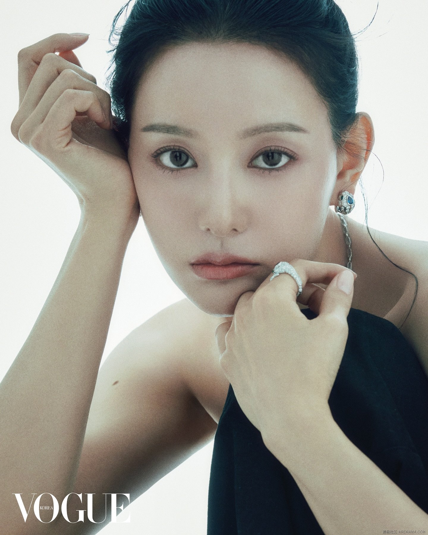 voguekorea_1738738964797.jpg