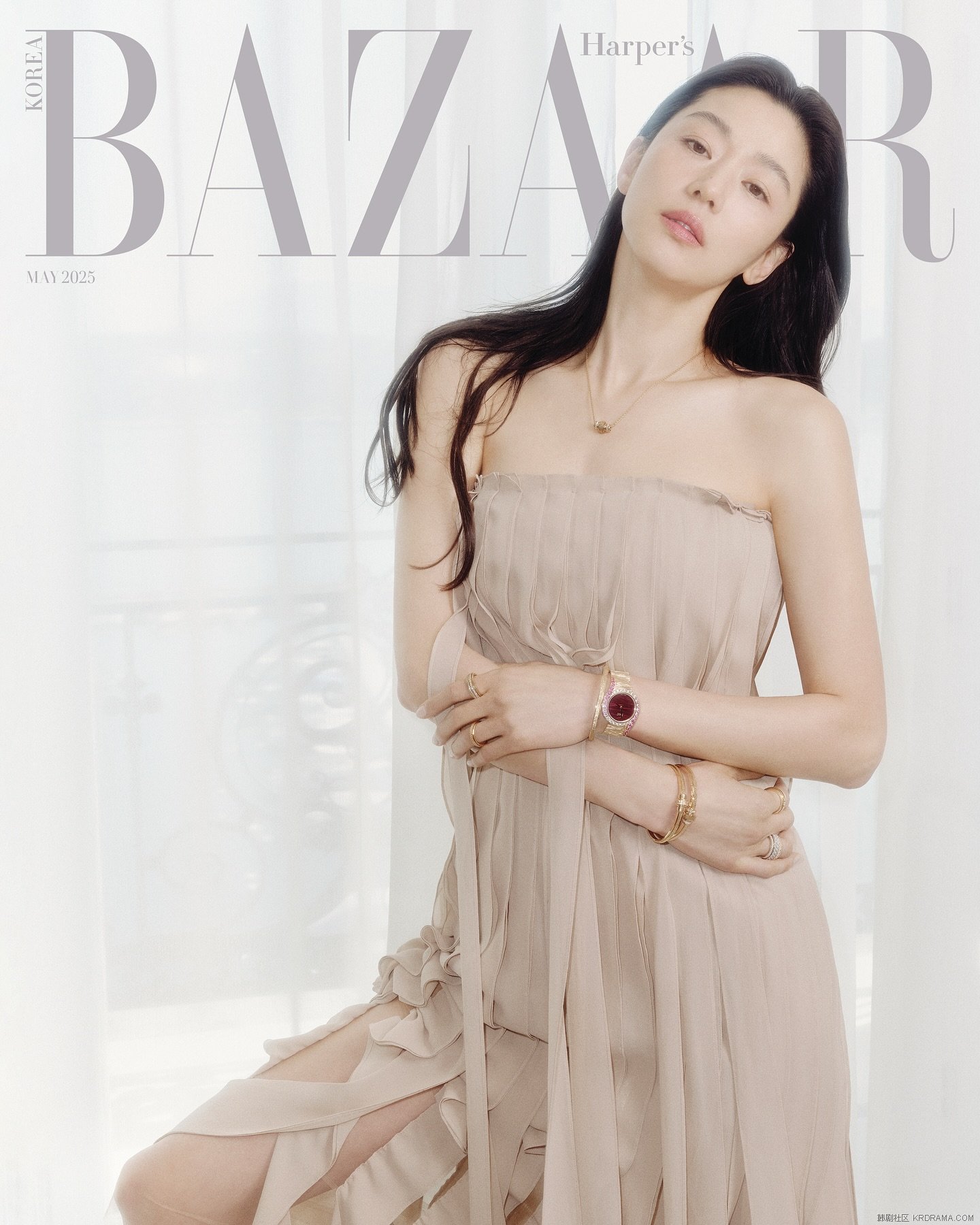 harpersbazaarkorea_1745327333309.jpg