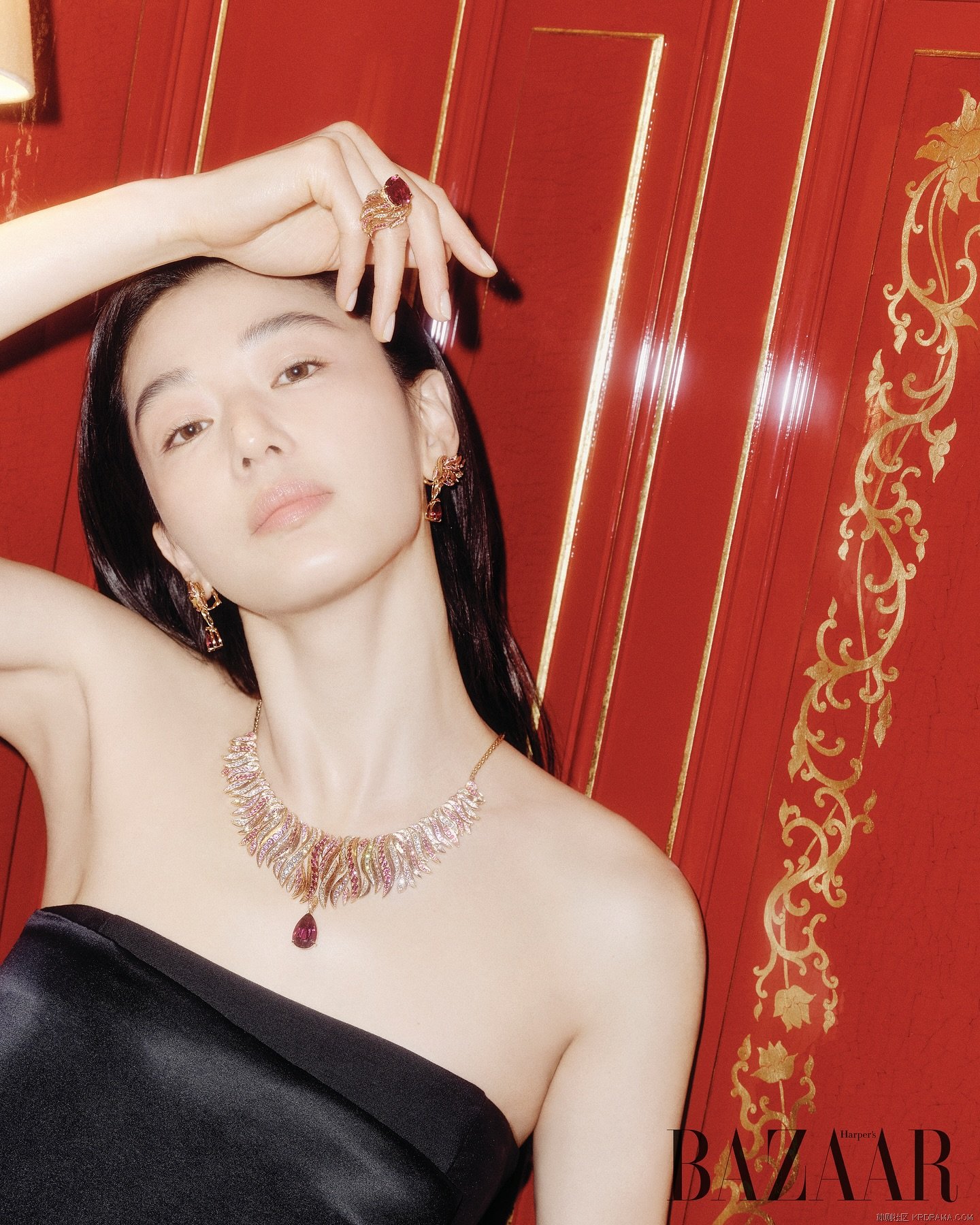 harpersbazaarkorea_1746708934320.jpg