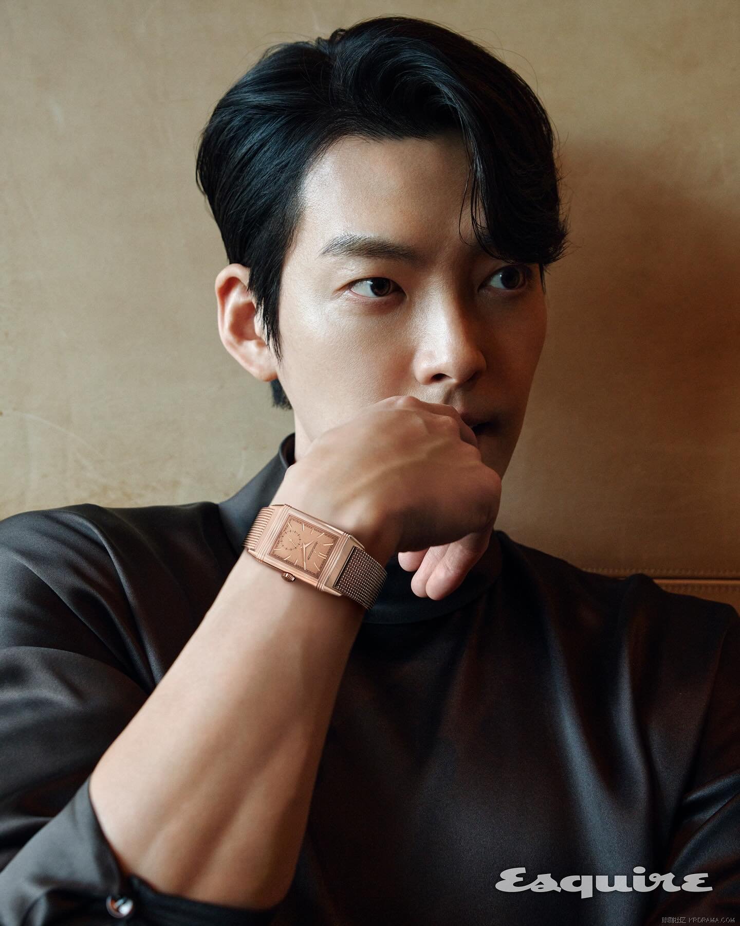 esquire.korea_1746701239186.jpg
