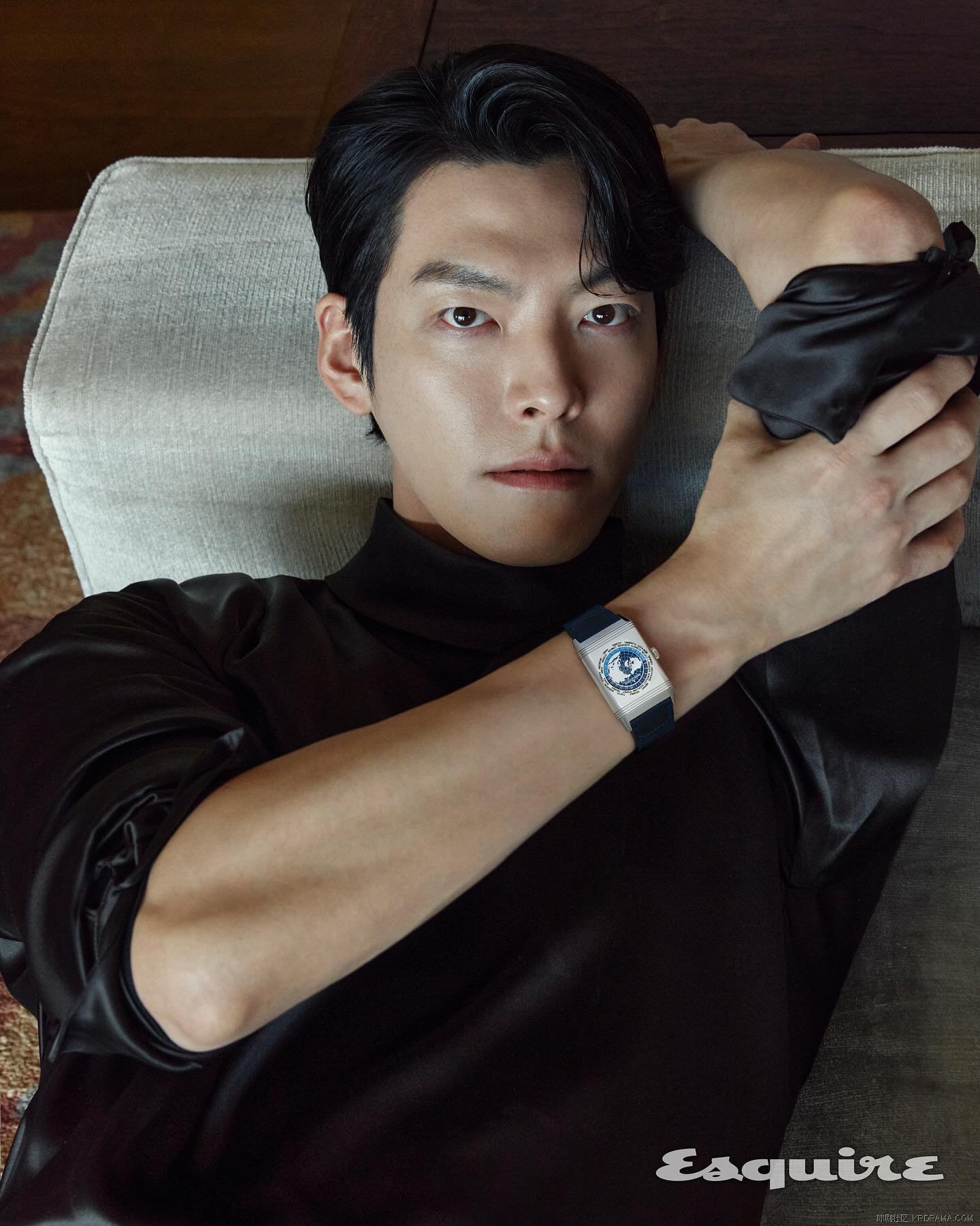 esquire.korea_1746701401286.jpg