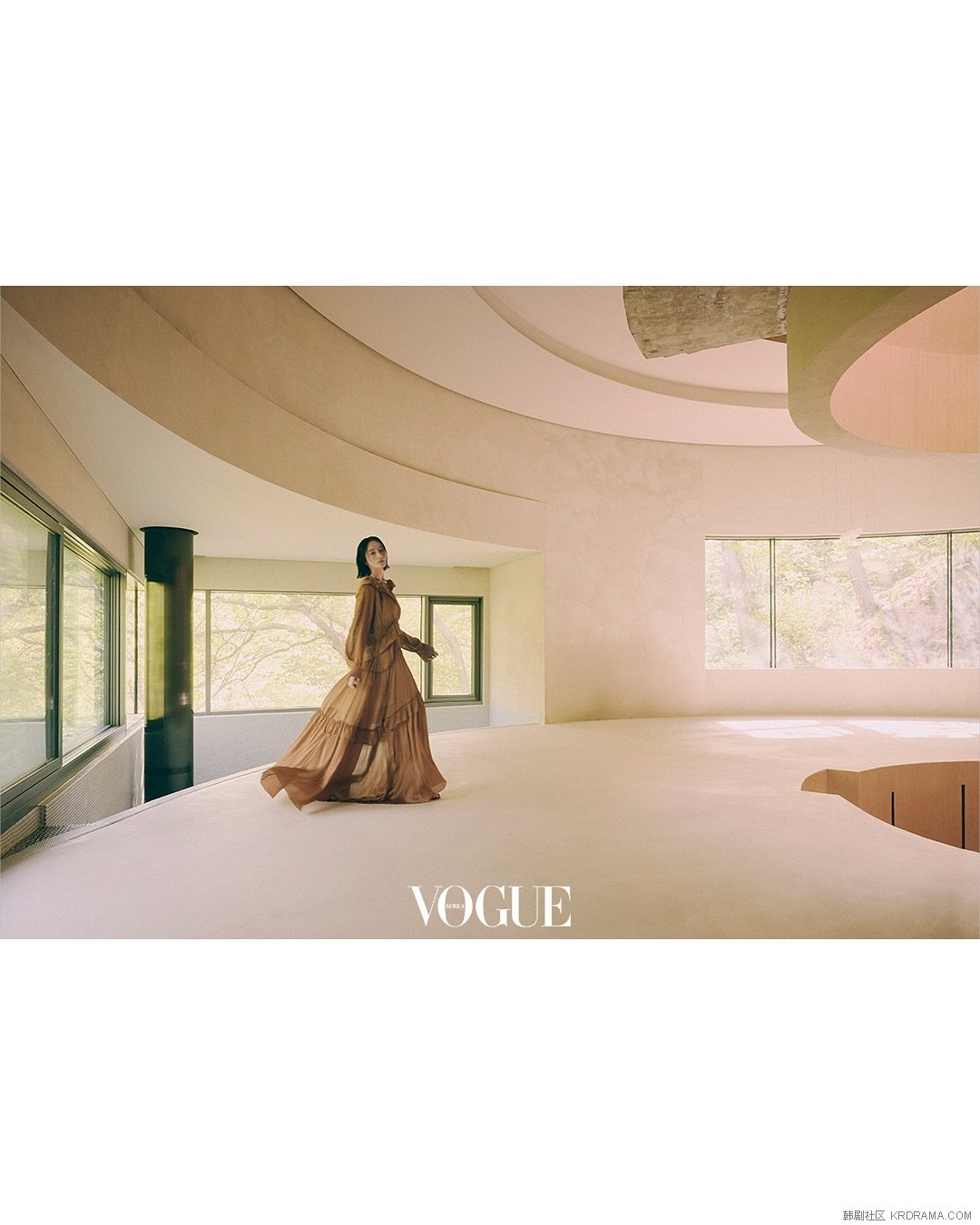 voguekorea_1747903388558.jpg