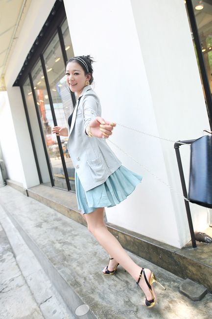 D372384_l.jpg